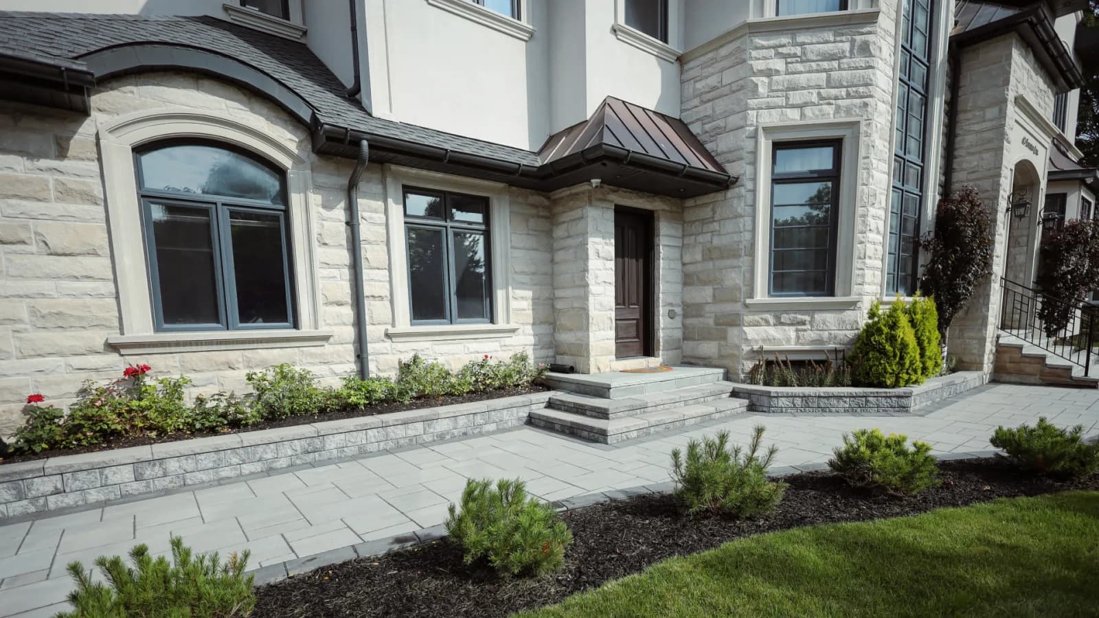 Interlocking vs Concrete vs Asphalt: Which Driveway Wins?